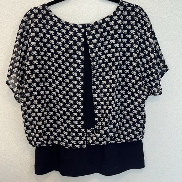 Cabi Elephant Print Novelty Blouse Size M - Picture 5 of 7